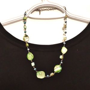 Elegant green mother of pearl necklace